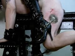 Domina reitet Sklavenpony ein