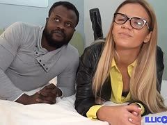 Afroschwanz für blondes Mädel