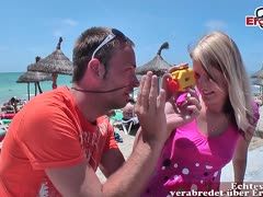 Amateur Pornocasting mit jungem zierlichen Flittchen mit kleinen Eutern